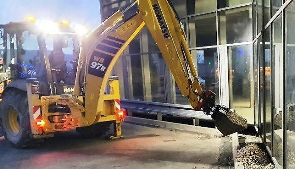 Komatsu (2020) WB97 R8 SPZ 85kw 5lopat - fotka 12 z 14