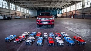 Toyota Hilux a Tamiya Bruiser.