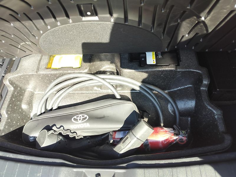 Toyota RAV4 2.5 4x4, plug in hybrid - fotka 26 z 29