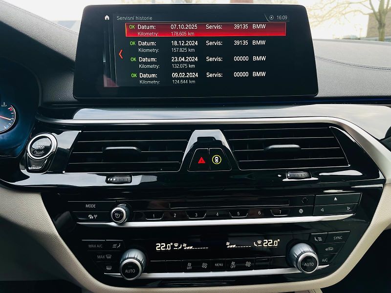 BMW Řada 5 520D AUT KAMERA SERVISKA - fotka 41 z 58