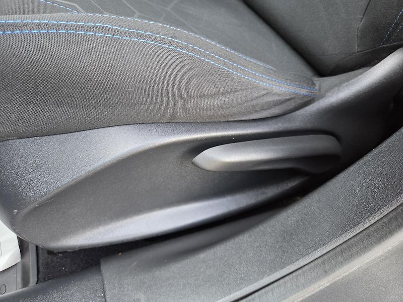 Peugeot 2008 (2019) 1.2 PT 110 ALLURE EAT6 - fotka 24 z 25