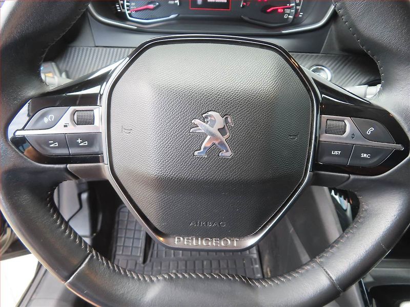 Peugeot 208 (2022) Allure 1.2 PureTech - fotka 18 z 18