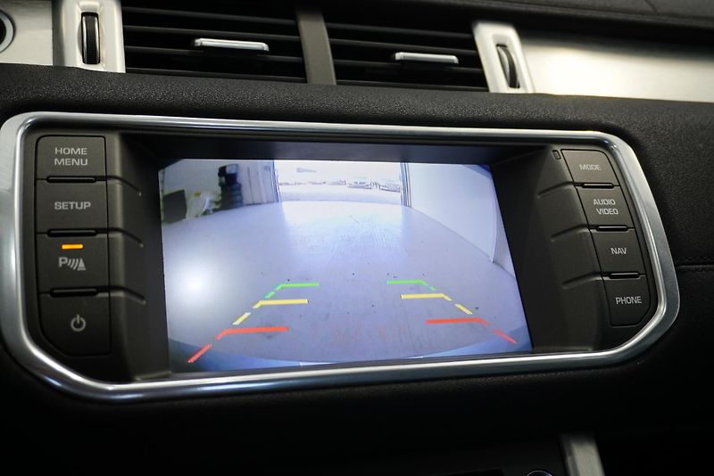 Land Rover Range Rover Evoque 2,2 SD4 DYNAMIC 4WD AUT. - fotka 19 z 31