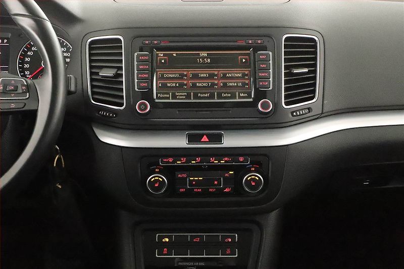 Volkswagen Sharan (2011) 2.0 TSI, Automat, Kůže, Navi - fotka 9 z 21