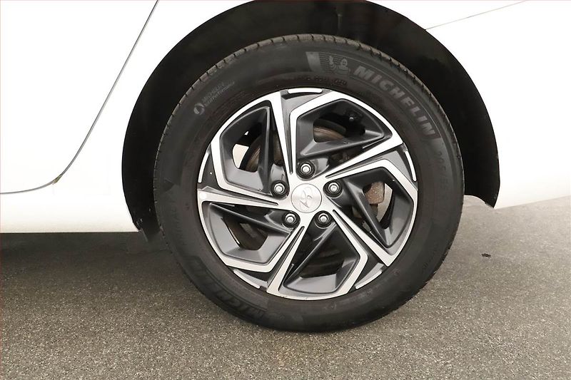 Hyundai i30 (2022) Smart 1.5 T-GDI MHEV, ČR,1.maj - fotka 13 z 13