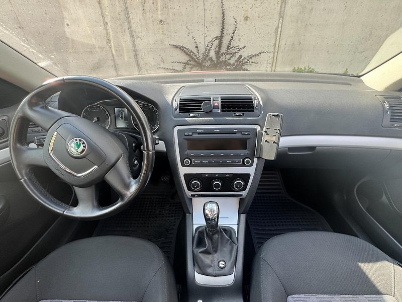Škoda Octavia (2009) Škoda Octavia II FL 1.6 MPI  - fotka 11 z 14