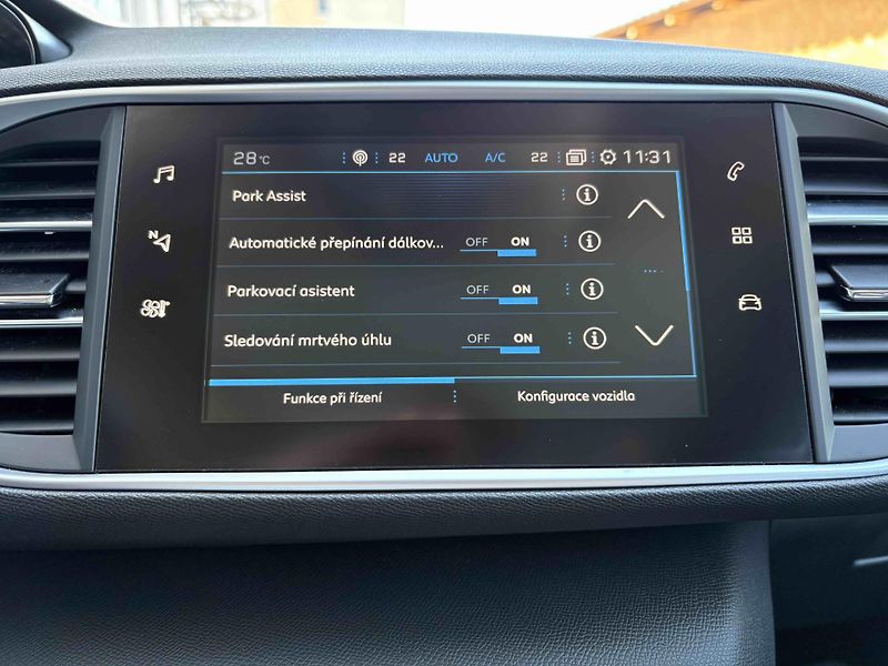 Peugeot 308 (2018) Allure 1.6 BlueHDi EAT6 - fotka 24 z 41