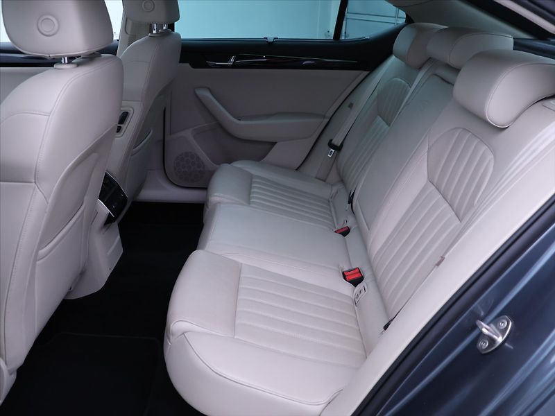 Škoda Superb 2,0 TSI 206kW DSG 4x4 CZ L&K - fotka 17 z 45