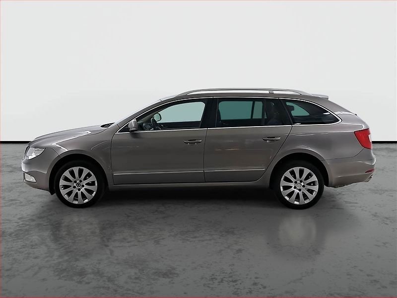 Škoda Superb (2011) Elegance 2.0 TDI, Xenony - fotka 3 z 16