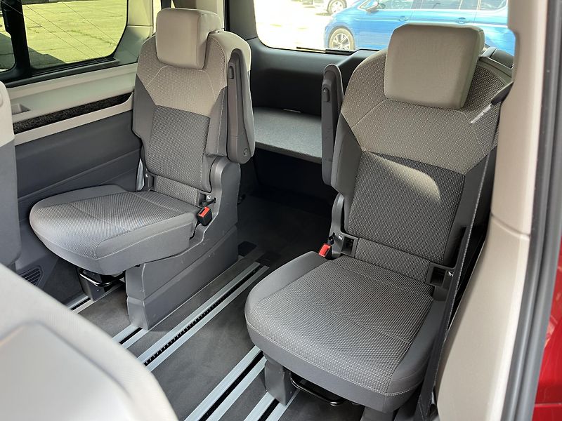Volkswagen Multivan (2023) T7 LONG*MATRIX*PANORAMA*TAŽNÉ - fotka 26 z 49