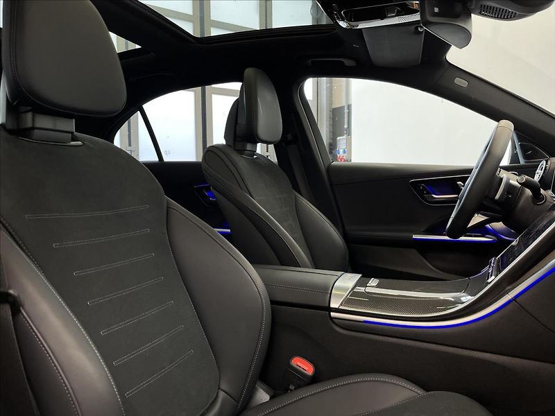 Mercedes-Benz Třídy C 300 de 4MATIC s hybridní techn - fotka 15 z 23