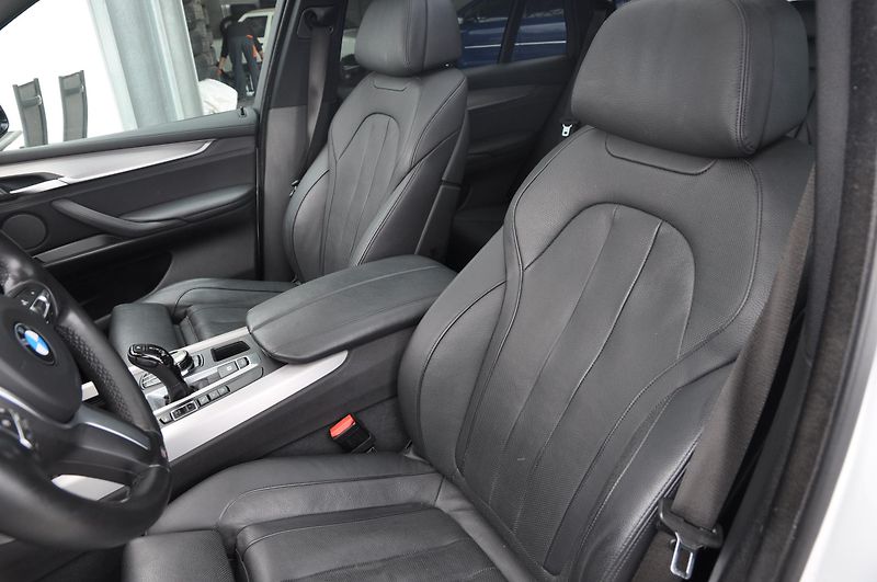 BMW X5 xDrive 40d 230kW M-Paket - fotka 7 z 33
