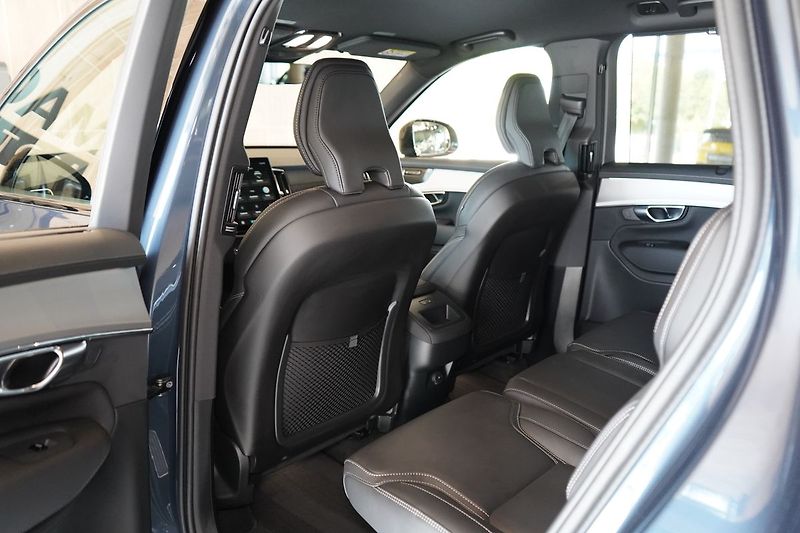 Volvo XC90 B5 PLUS Black Edition, 360° - fotka 41 z 48