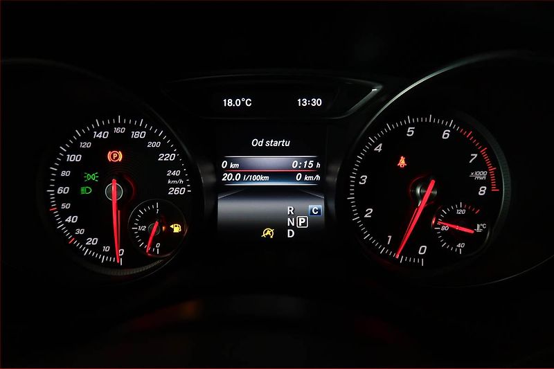 Mercedes-Benz GLA (2018) Urban 220 4MATIC - fotka 11 z 19