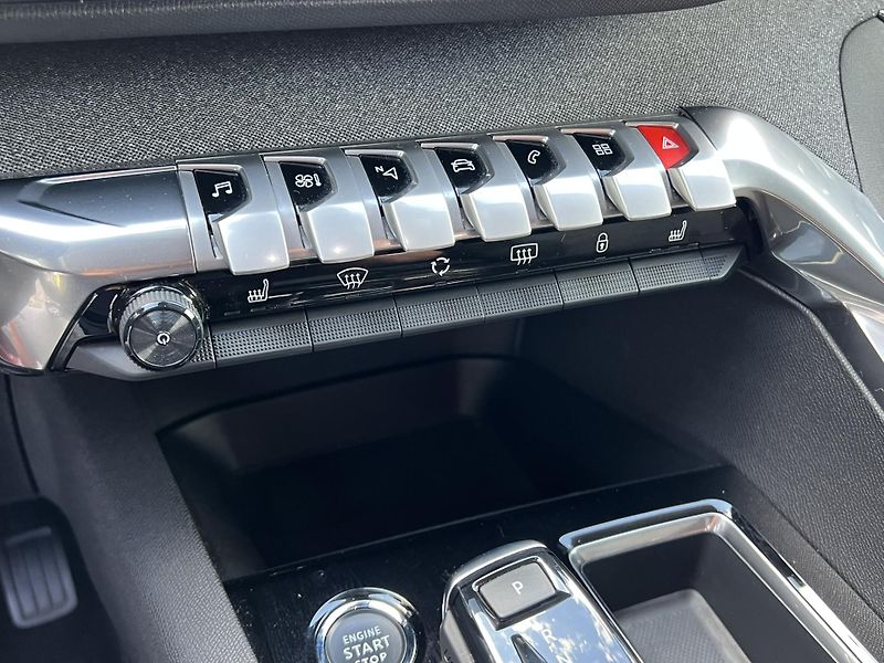 Peugeot 3008 (2022) 1.5 HDI 130K AUT ALLURE ČRNOVÉ - fotka 17 z 23