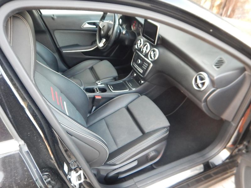 Mercedes-Benz Třídy A REZERVACE - fotka 13 z 28