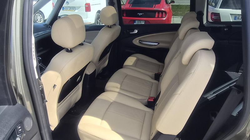 Ford Galaxy  1.6i Turbo - Titanium 7míst - fotka 13 z 25