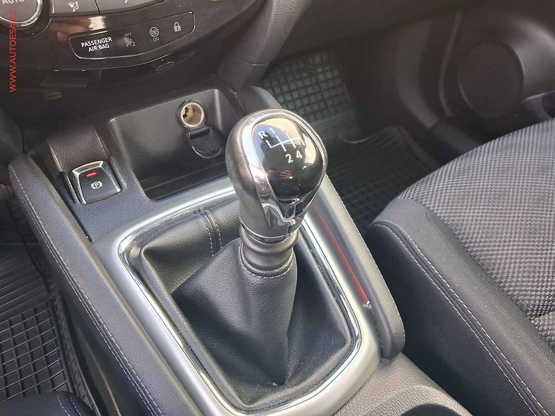 Nissan Qashqai (2015) 1.2TCe, Acenta, navi, kamera - fotka 16 z 18