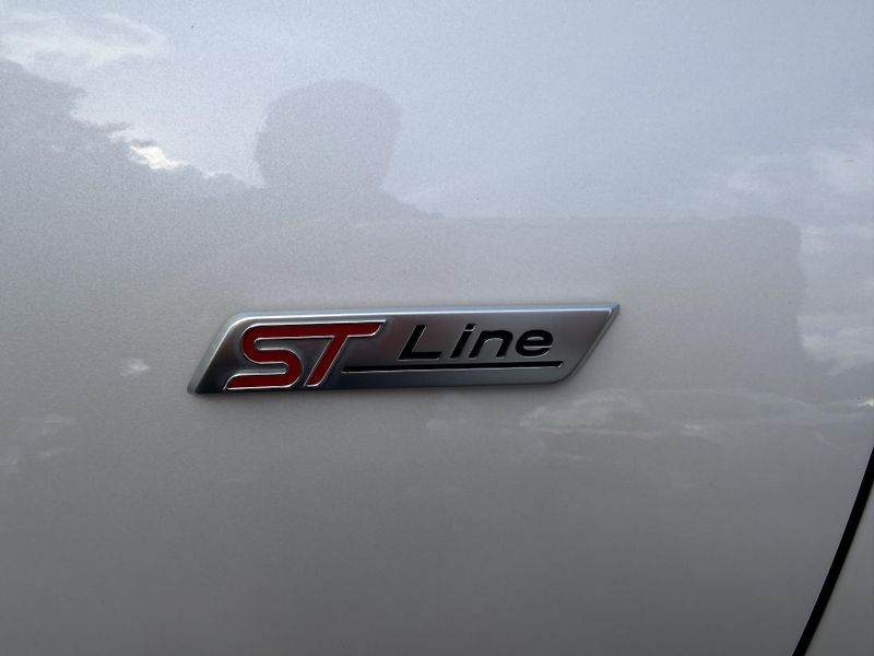 Ford Kuga 2.0TDCi ST-LINE  -  140kw - fotka 23 z 25