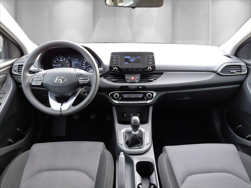 Hyundai i30 1,5   1.5 Start Plus - fotka 17 z 22