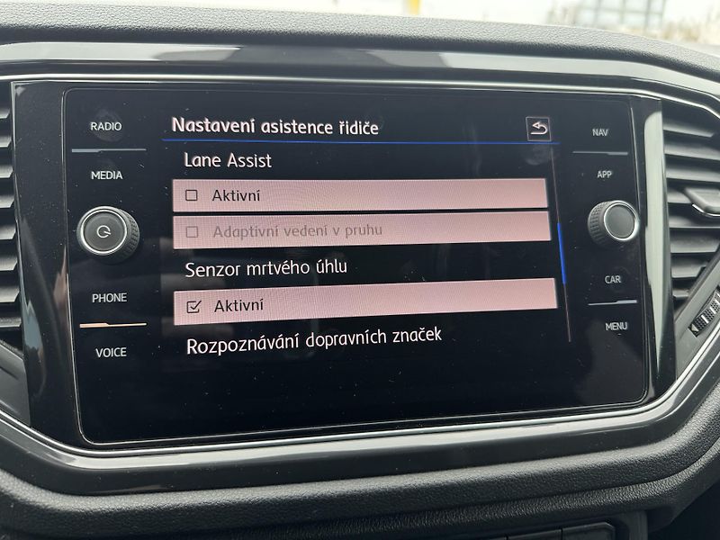 Volkswagen T-Roc (2020) 1.5 TSI DSG - fotka 15 z 22
