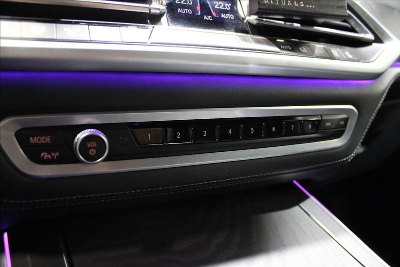 BMW X7 4,4 xDrive M50i - fotka 30 z 40