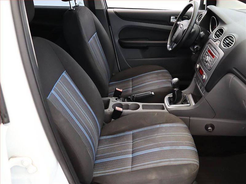 Ford Focus (2008) 1.6 16V, po STK, Tažné - fotka 7 z 11