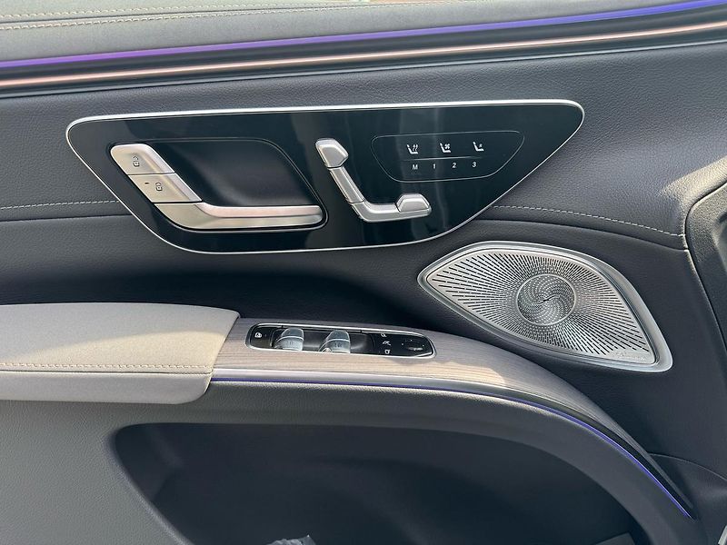 Mercedes-Benz EQS (2024) 500 4MATIC Electric Art - fotka 9 z 39