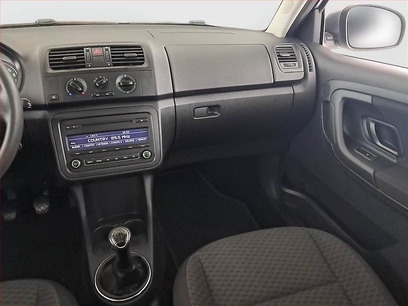 Škoda Fabia (2012) Ambiente 1.2 TSI, Serv.kniha - fotka 8 z 17