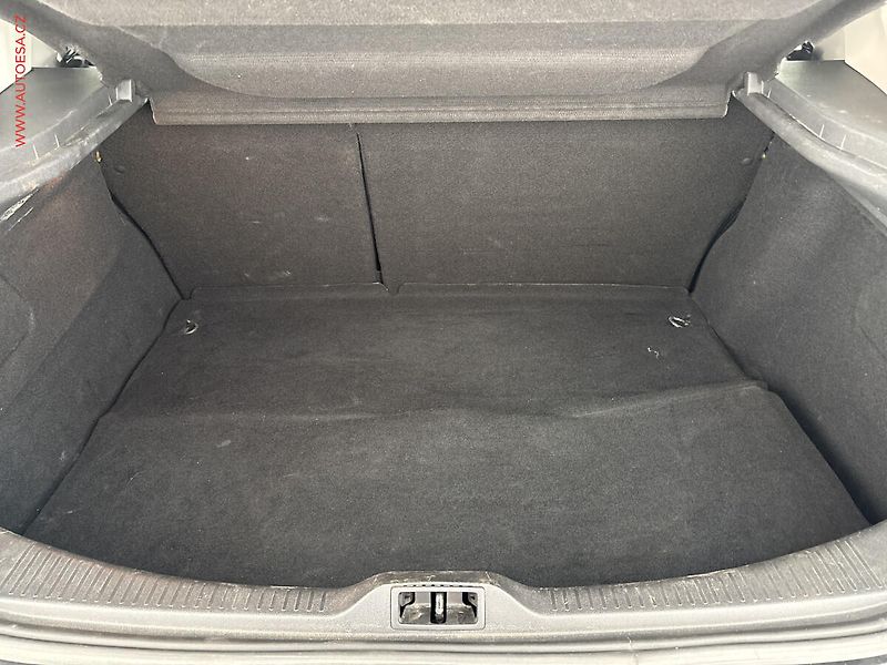 Renault Mégane (2009) 1.6i, ČR, AC - fotka 7 z 14