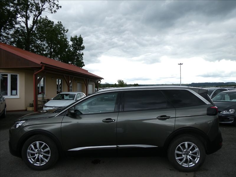 Peugeot 5008 2,0 HDi 110kW Allure serviska - fotka 6 z 41