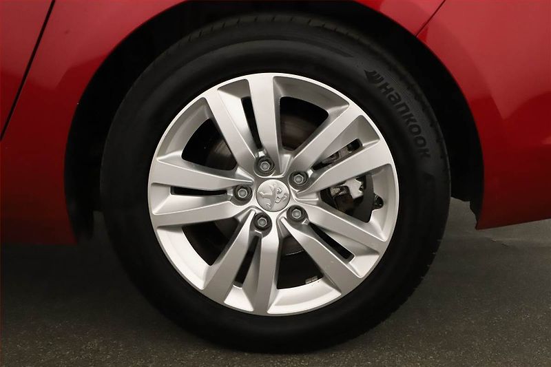 Peugeot 308 (2018) Style 1.2 PureTech, ČR,1.maj - fotka 11 z 13