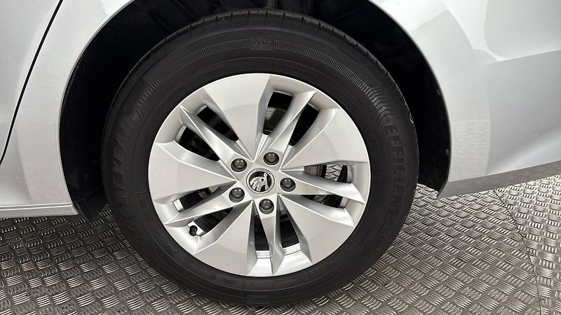 Škoda Octavia 2.0 TDI DSG Ambition - fotka 19 z 23