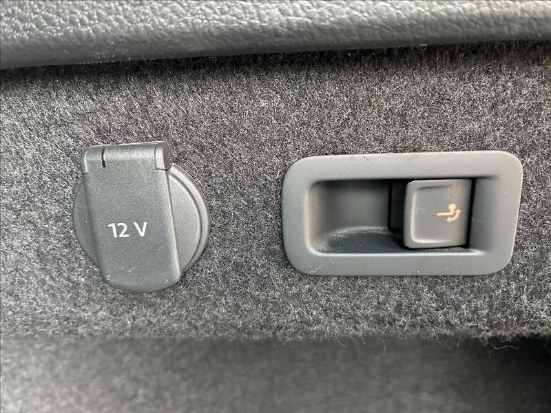 Volkswagen Passat 2,0 TAŽNÉ,IQ LIGHT,KAMERA - fotka 13 z 32