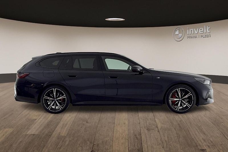 BMW Řada 5 540d xDrive Touring - fotka 2 z 12