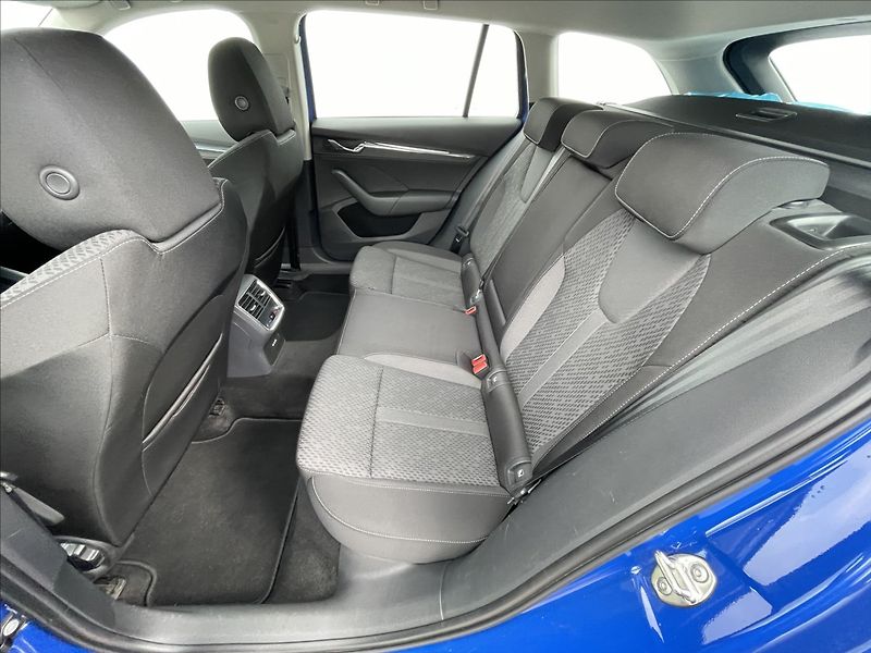 Škoda Octavia 2,0 TDI DSG Combi Style Plus - fotka 15 z 22