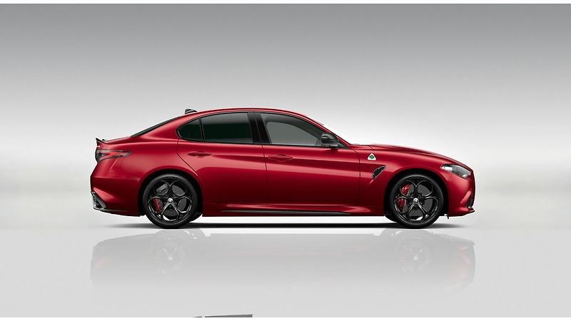 Alfa Romeo Giulia QV Collezione 2.9 V6 BiTurbo 5 - fotka 2 z 6