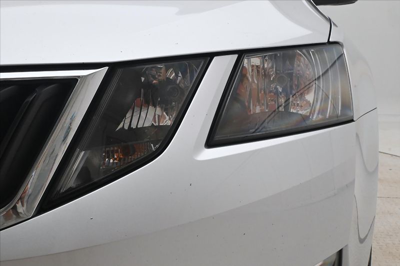 Škoda Octavia 1,6 TDI 85kW Ambition Záruka a - fotka 27 z 29