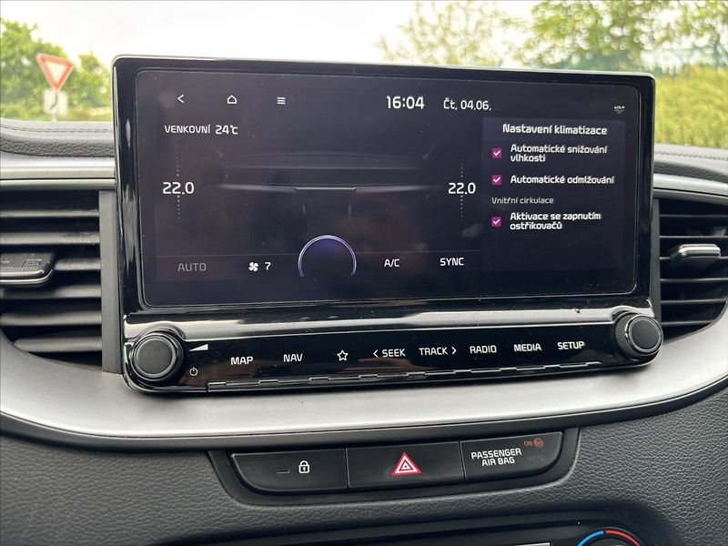 Kia Ceed 1,5 TGDi AT TOP ZÁRUKA ADAPTIV - fotka 24 z 45