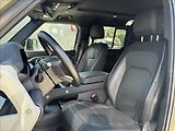 Land Rover Defender 3,0 110 D250 X-Dynamic SE ČR D - náhled 12