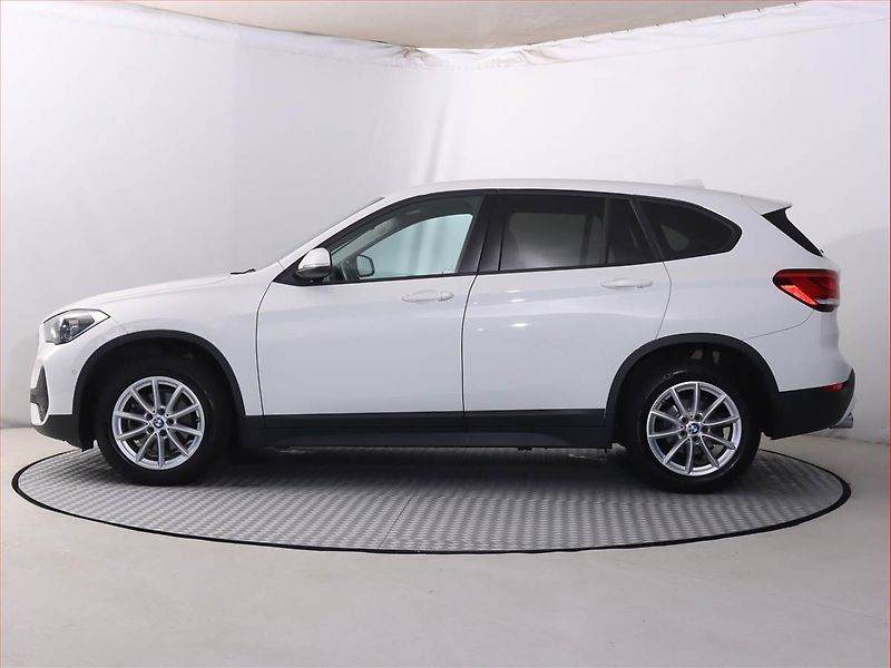 BMW X1 (2022) sDrive18d - fotka 3 z 21