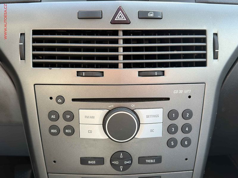 Opel Astra (2004) 1.4i, AC, tažné - fotka 13 z 17