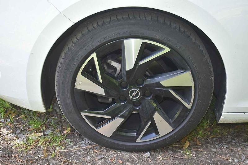 Nový Opel Astra je dobře využitelný v českém prostředí