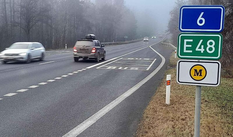 Silnice I/6 u Karlových Varů.