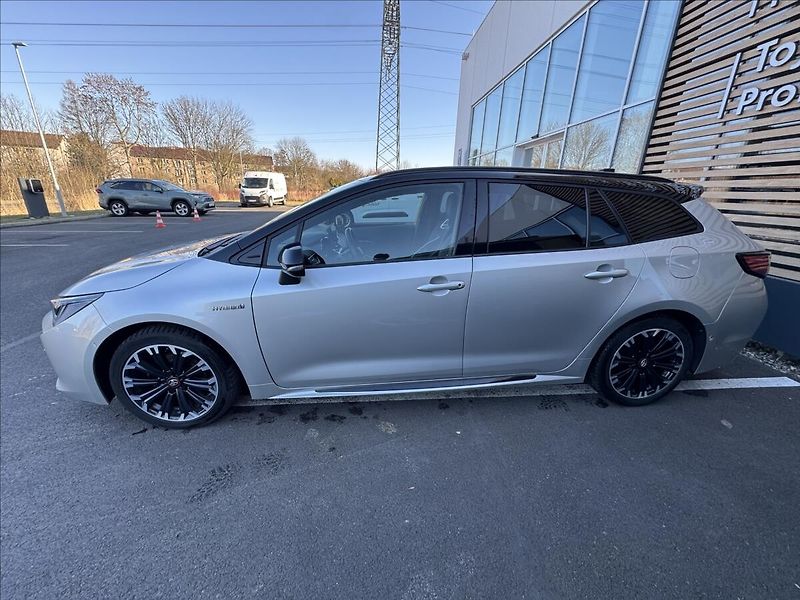 Toyota Corolla 1,8 GR SPORT DYNAMIC - fotka 3 z 19