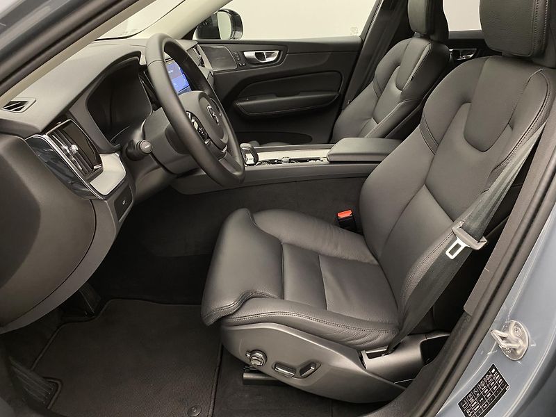 Volvo XC60 B4 AWD DARK PLUS REZERVACE - fotka 3 z 53