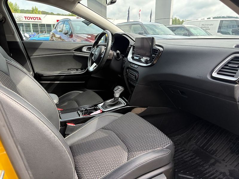 Kia Ceed 1.6 CRDi 100kW MHEV 7DCT - fotka 8 z 10