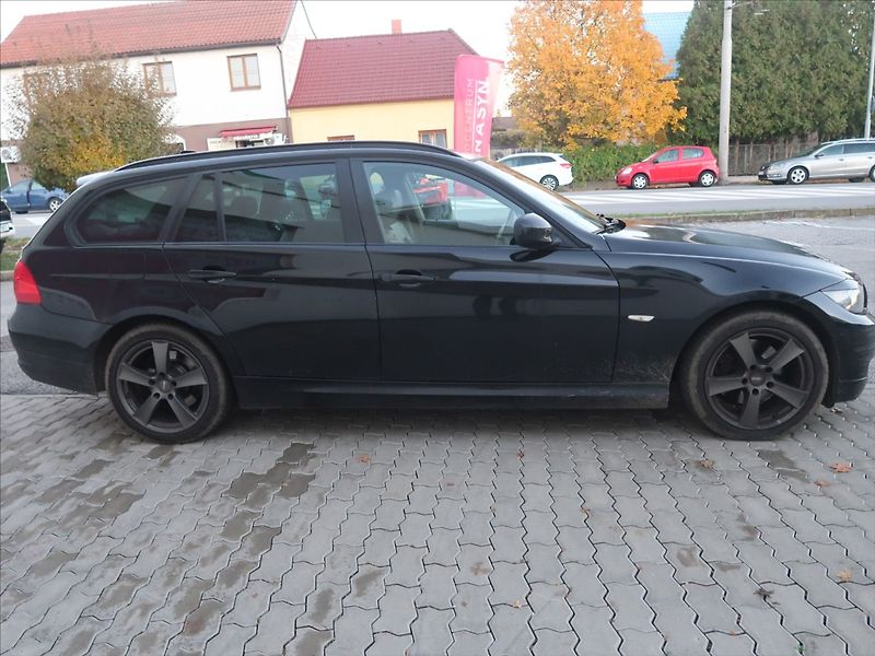 BMW Řada 3 2,0 320d XDrive, xenony - fotka 3 z 4