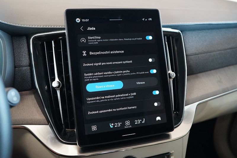 Volvo XC90 B5 PLUS Bright Vzduch, 360° - fotka 34 z 50