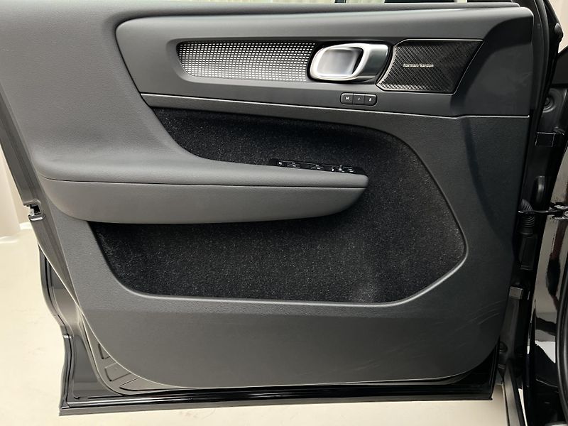 Volvo XC40 AWD TWIN MOTOR RECHARGE - fotka 7 z 44
